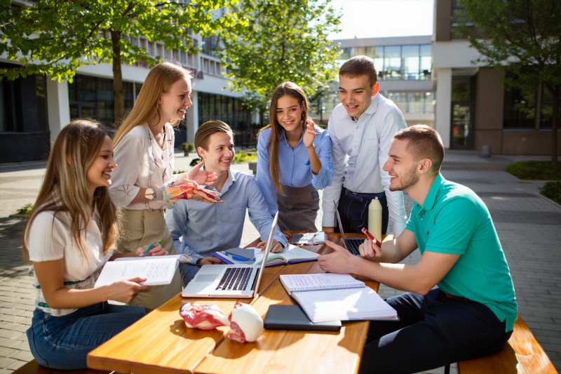 Лучшие студенческие проекты РНИМУ 2025 года для роста и успеха