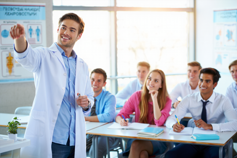 Зачем будущим медикам развивать коммуникативные навыки для успеха